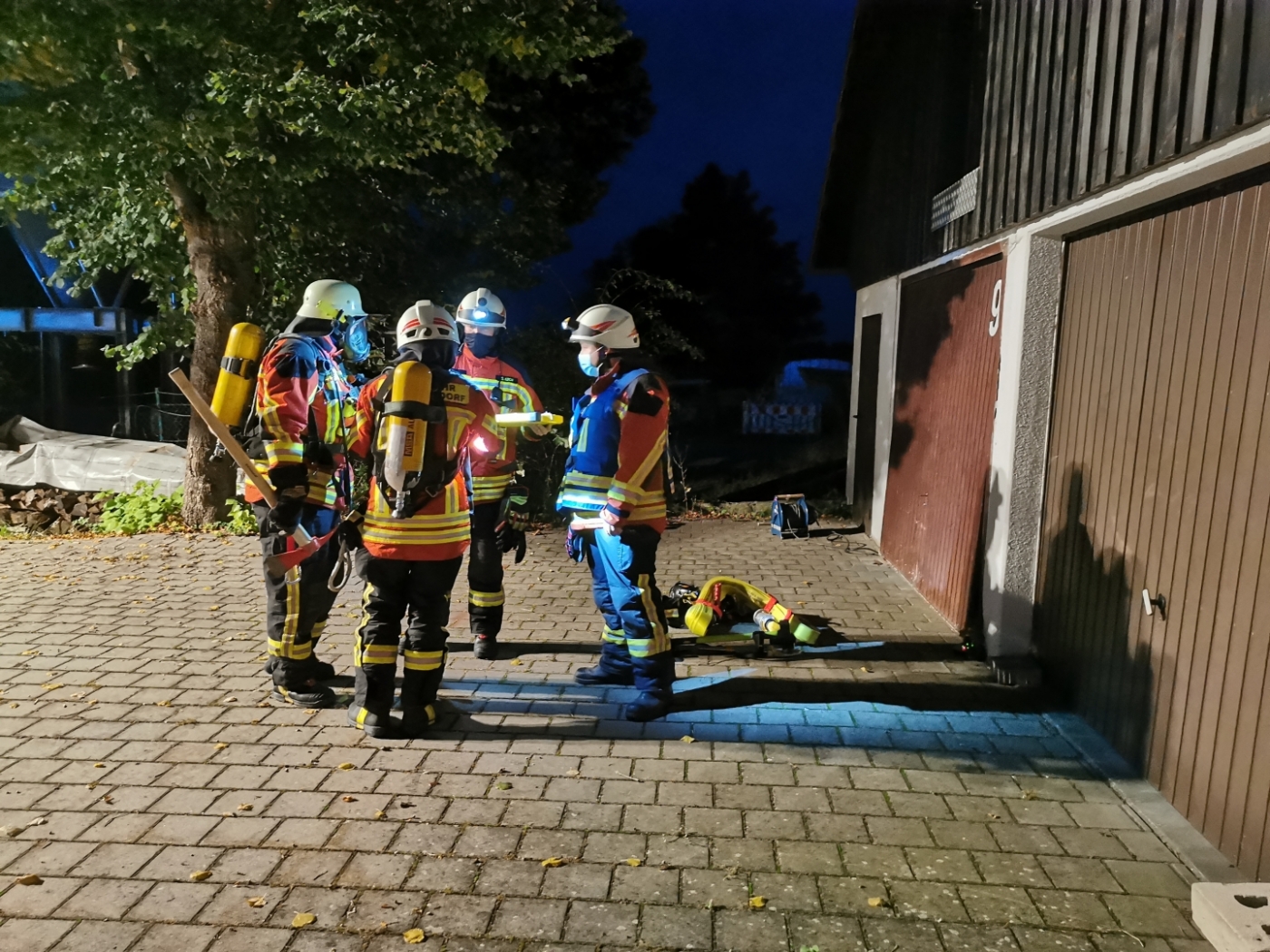 Einsatzuebungen, Garagenbrand
