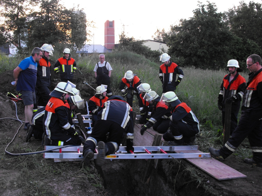 Übung Tiefbauunfall