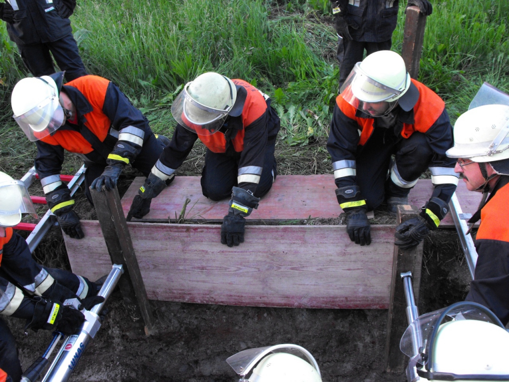 Übung Tiefbauunfall