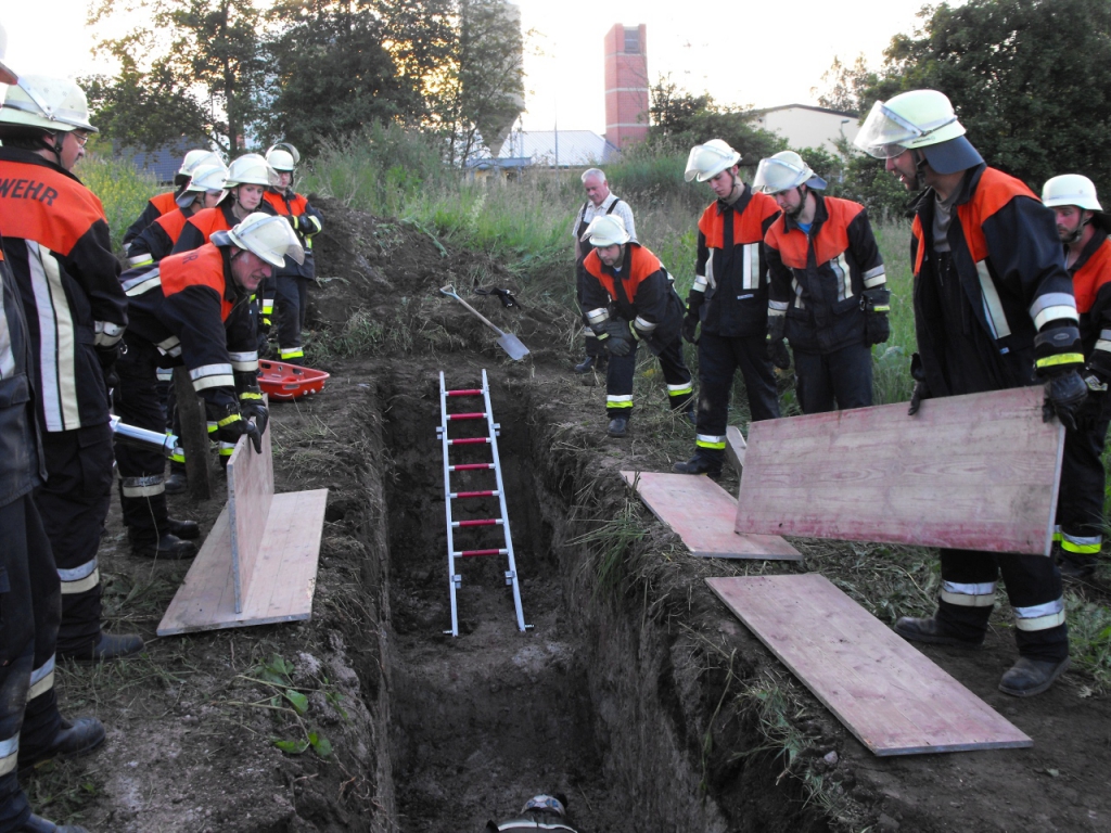 Übung Tiefbauunfall